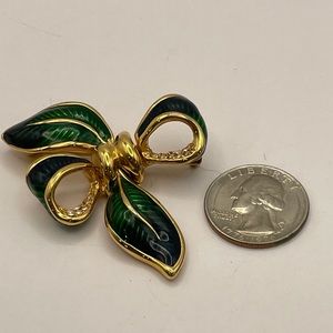 Vintage Green Leaf Enamel Bow Brooch Christmas gold tone with rhinestones